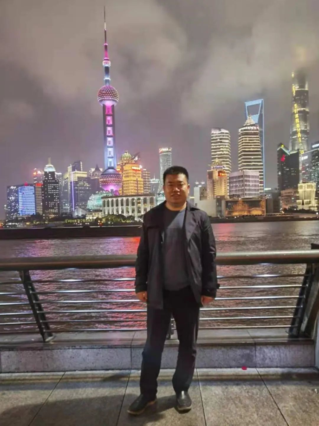 金戈铁马工程路 风雨无阻选人生就是搏