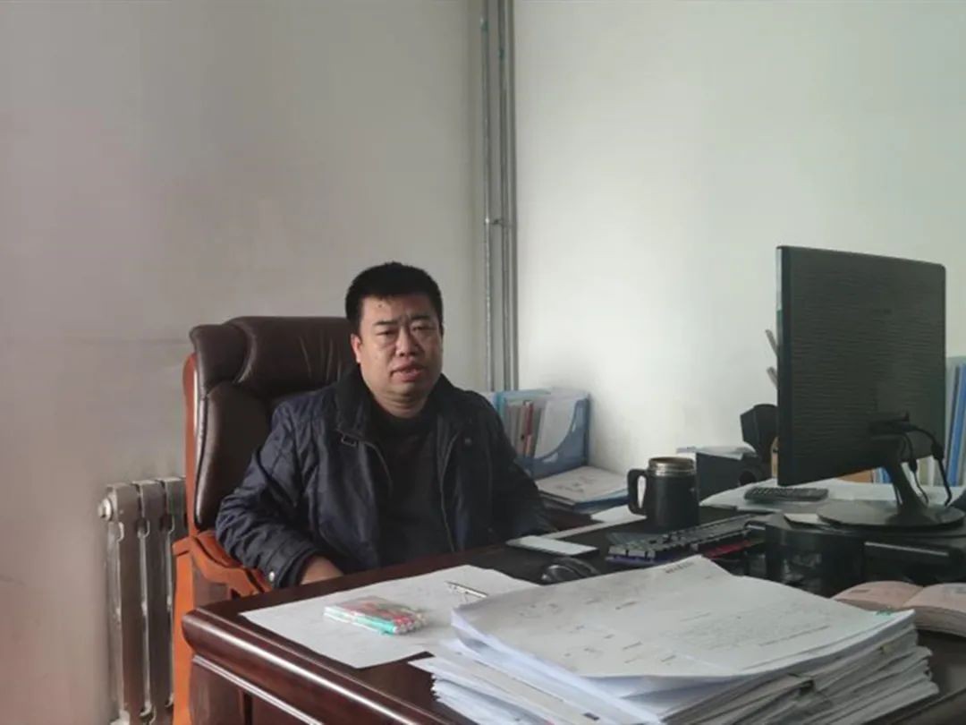 金戈铁马工程路 风雨无阻选人生就是搏