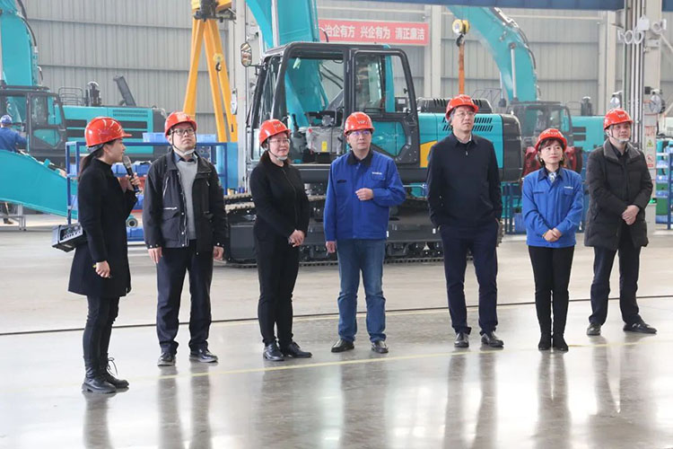 中国上市公司协会党委委员、副秘书长刘翠兰一行调研人生就是搏智能