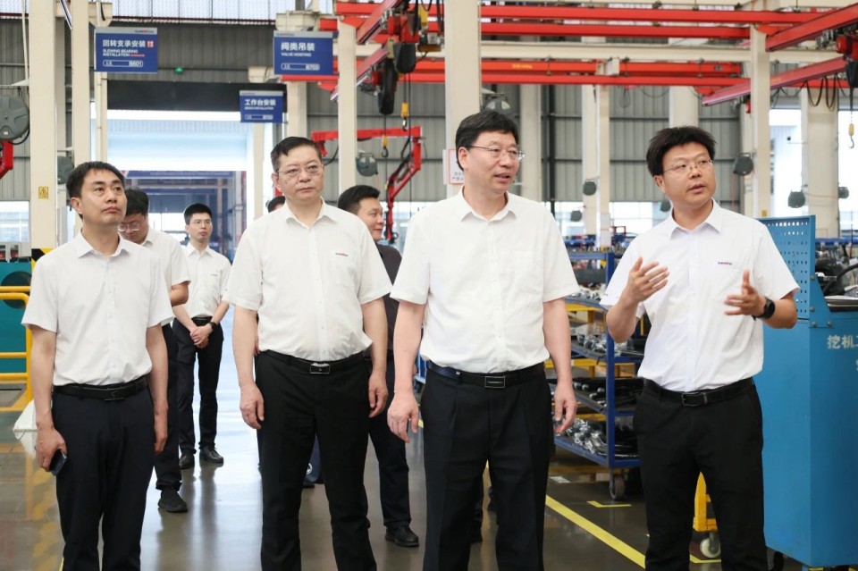 中国工程院院士、中南林业科技大学党委书记吴义强一行到人生就是搏智能发展访企拓岗活动
