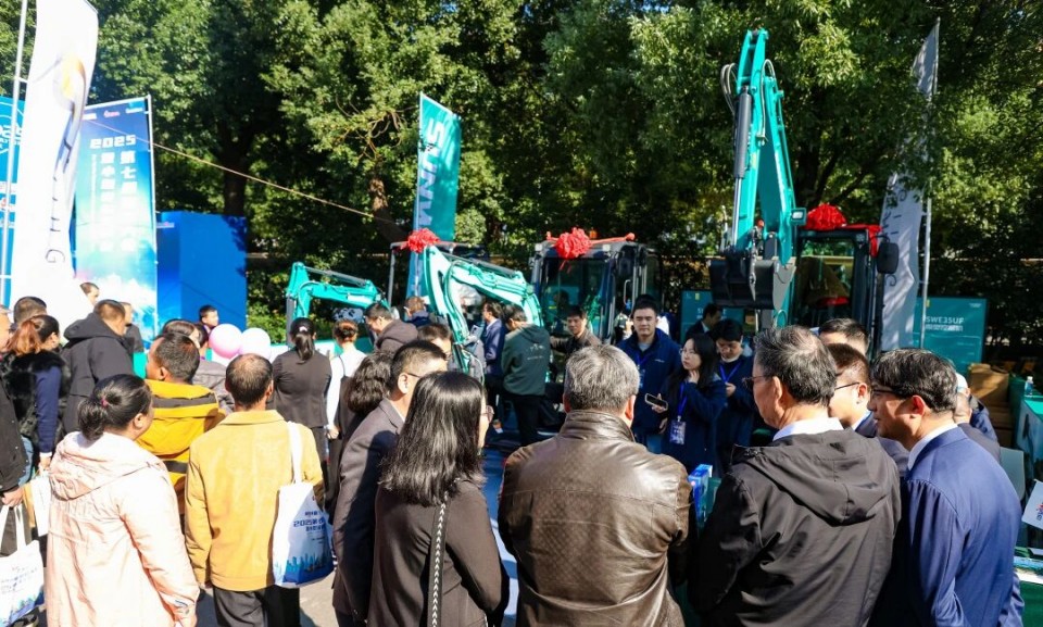 人生就是搏智能微挖“天团”闪灼武汉，引领绿色施工潮水